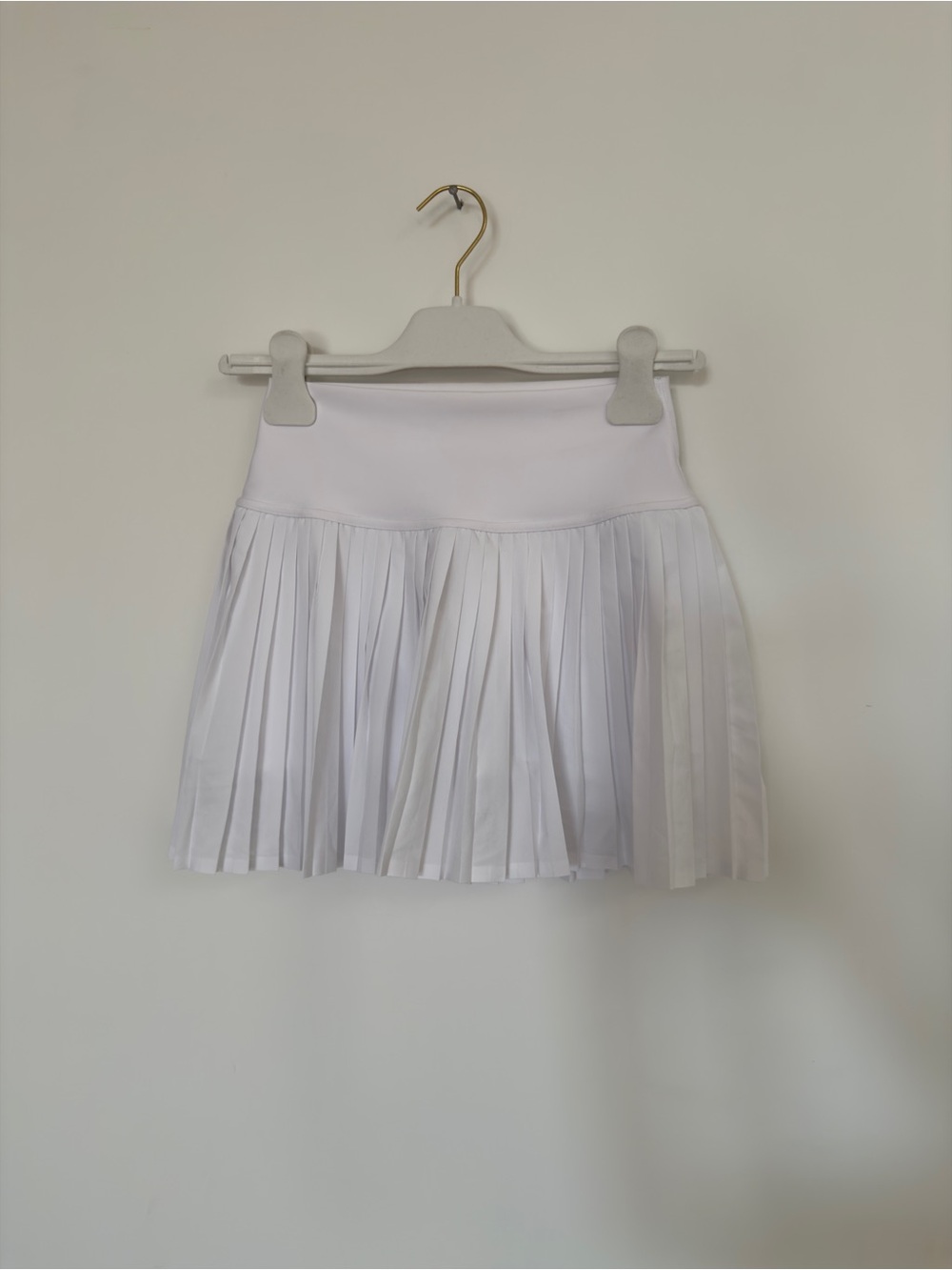 ALO Yoga - Grand Slam Tennis Skirt - White - Picture 2 of 5